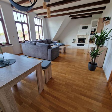 98Qm Wohnung Im Villenviertel - Voll Ausgestattet Mit Balkon Und Kamin - Wlan Gratis Вильгельмсхафен Экстерьер фото