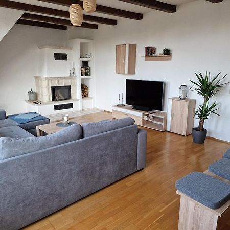 98Qm Wohnung Im Villenviertel - Voll Ausgestattet Mit Balkon Und Kamin - Wlan Gratis Вильгельмсхафен Экстерьер фото