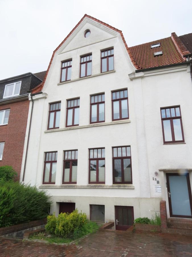98Qm Wohnung Im Villenviertel - Voll Ausgestattet Mit Balkon Und Kamin - Wlan Gratis Вильгельмсхафен Экстерьер фото
