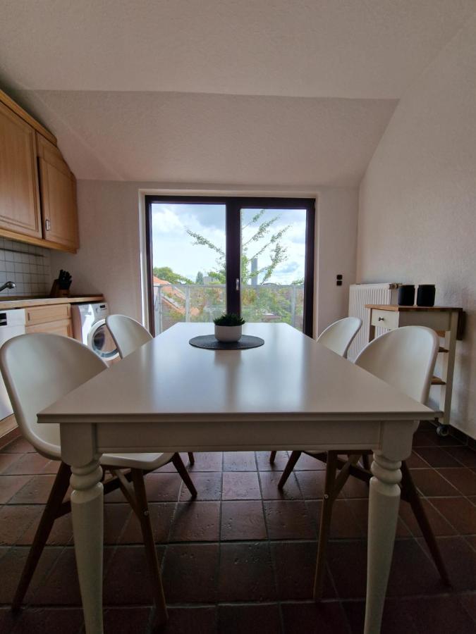98Qm Wohnung Im Villenviertel - Voll Ausgestattet Mit Balkon Und Kamin - Wlan Gratis Вильгельмсхафен Экстерьер фото