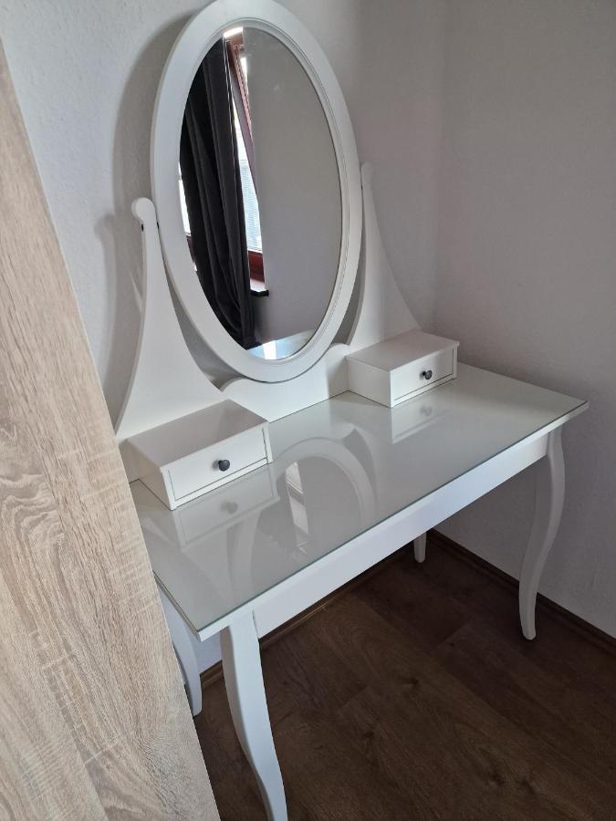 98Qm Wohnung Im Villenviertel - Voll Ausgestattet Mit Balkon Und Kamin - Wlan Gratis Вильгельмсхафен Экстерьер фото