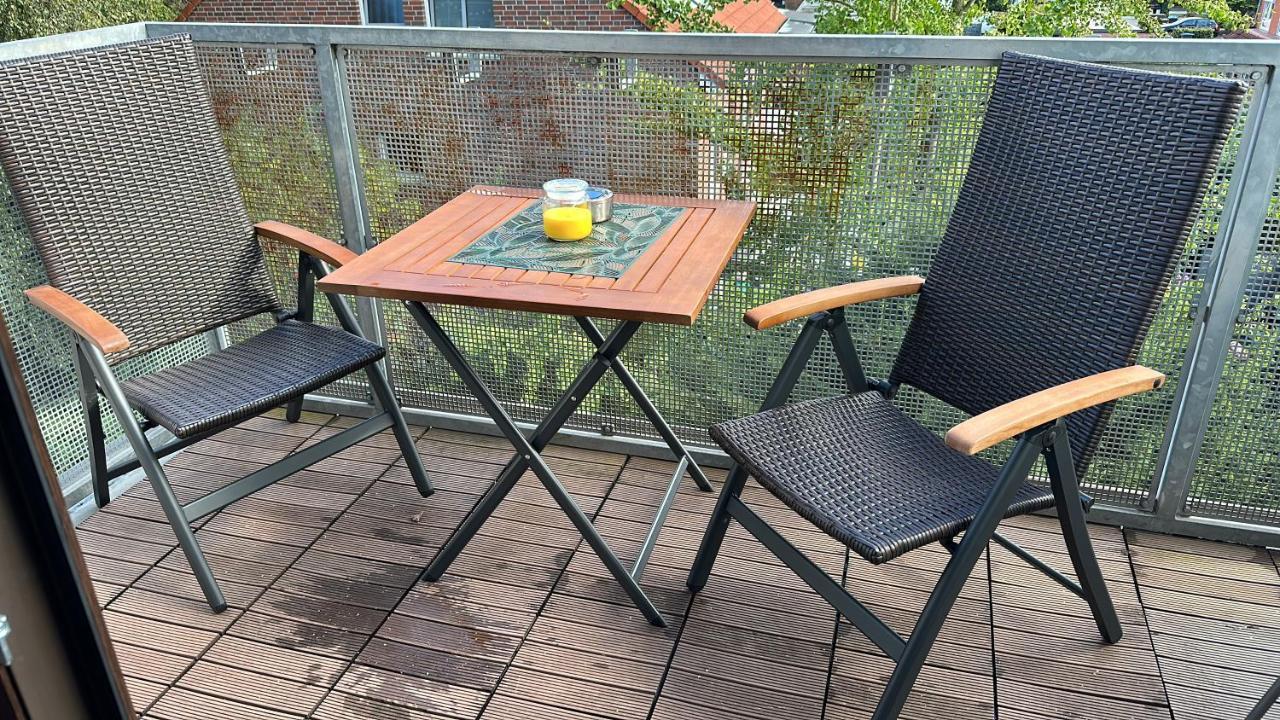 98Qm Wohnung Im Villenviertel - Voll Ausgestattet Mit Balkon Und Kamin - Wlan Gratis Вильгельмсхафен Экстерьер фото