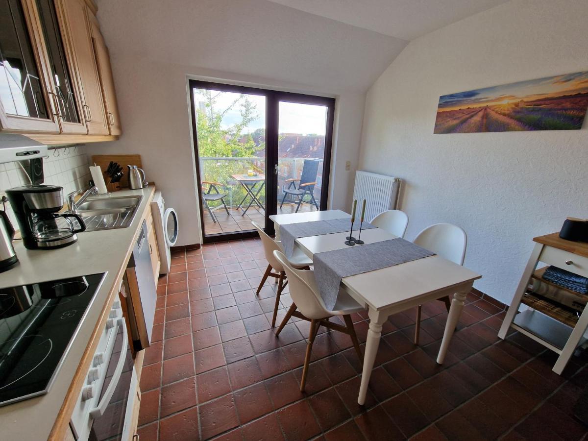 98Qm Wohnung Im Villenviertel - Voll Ausgestattet Mit Balkon Und Kamin - Wlan Gratis Вильгельмсхафен Экстерьер фото