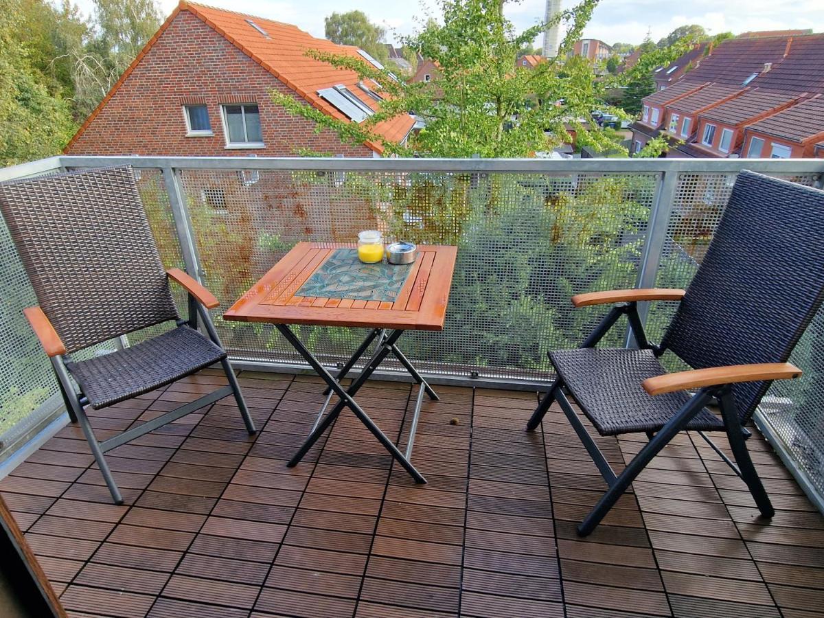 98Qm Wohnung Im Villenviertel - Voll Ausgestattet Mit Balkon Und Kamin - Wlan Gratis Вильгельмсхафен Экстерьер фото