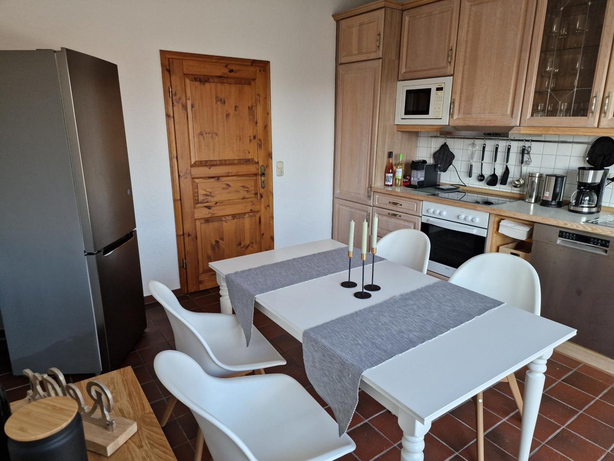 98Qm Wohnung Im Villenviertel - Voll Ausgestattet Mit Balkon Und Kamin - Wlan Gratis Вильгельмсхафен Экстерьер фото